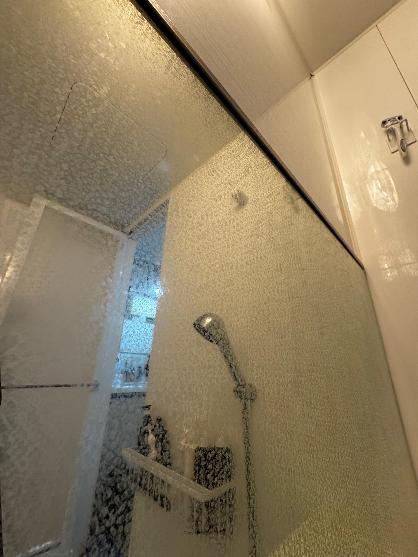 港区南麻布 お風呂鏡の掃除前