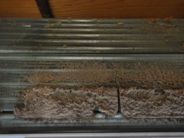 F28JTSXSの洗浄前アルミフィンアップ