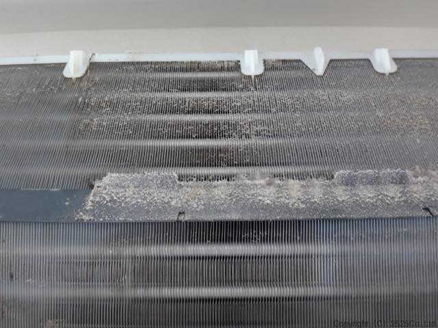 x40f2洗浄前アルミフィンの汚れ