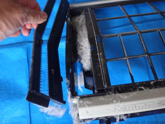 RAS-W22Fお掃除ユニットのホコリ