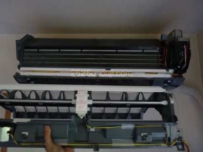 三菱MSZ-ZW401Sのお掃除ユニットをはずす2