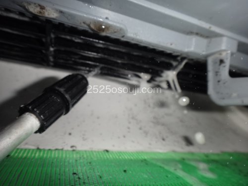 三菱MSZ-ZW401S洗浄液をファンにあてる